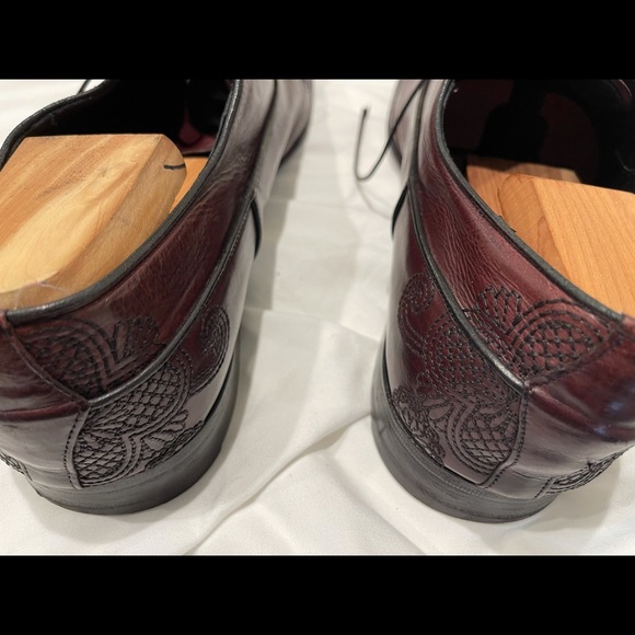 Prada Men’s Burgundy w/black special ed detail - Picture 2 of 9